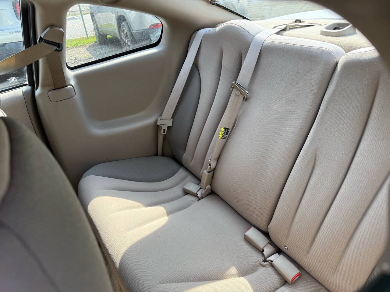 Used 2004 Pontiac Sunfire Coupe w/ 1SB Preferred Equipment Group FWD image 8