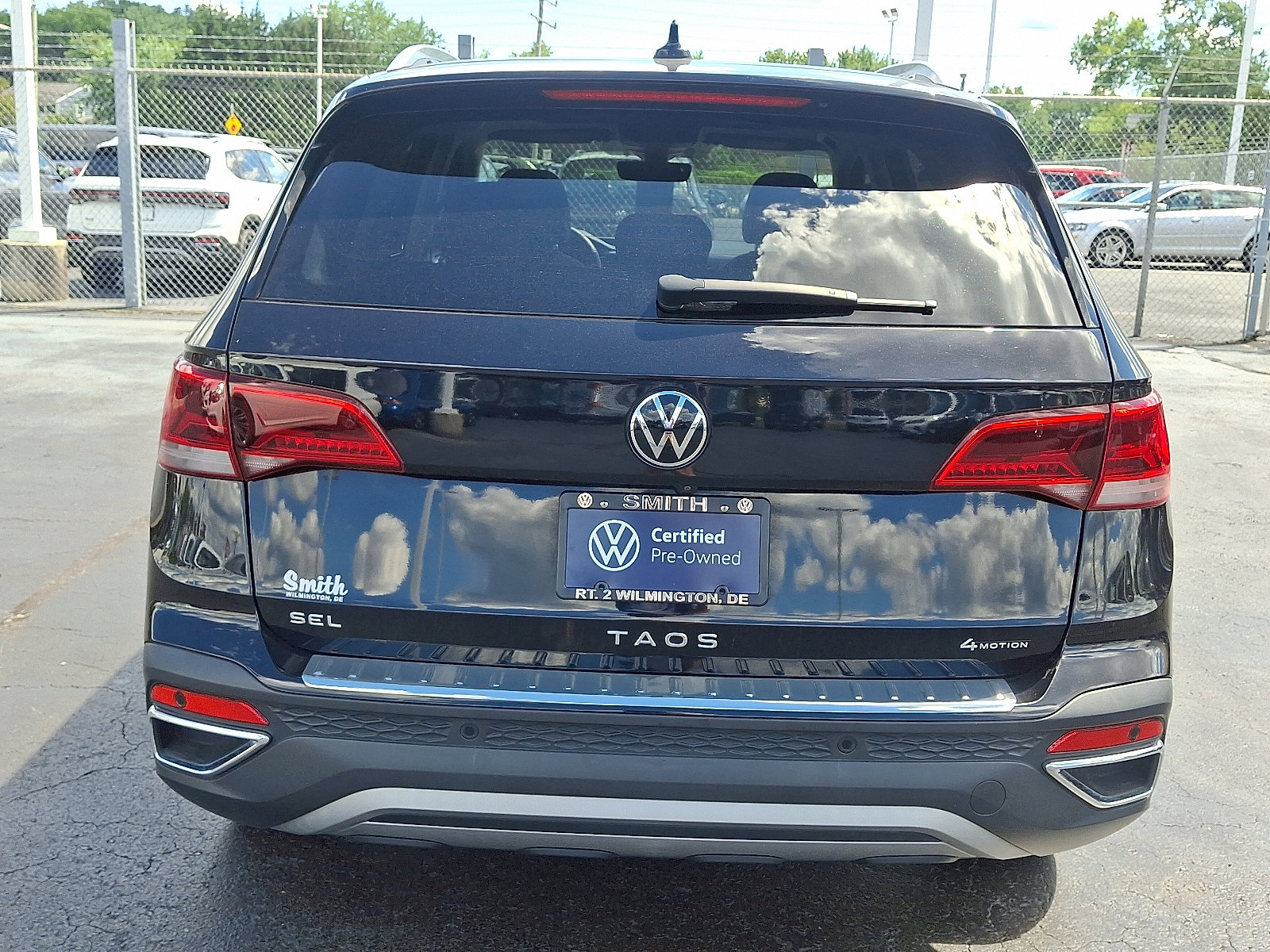 Certified 2022 Volkswagen Taos SEL image 5