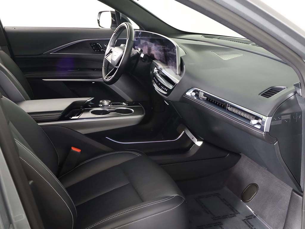 Used 2025 Cadillac Lyriq Sport AWD/4WD image 30