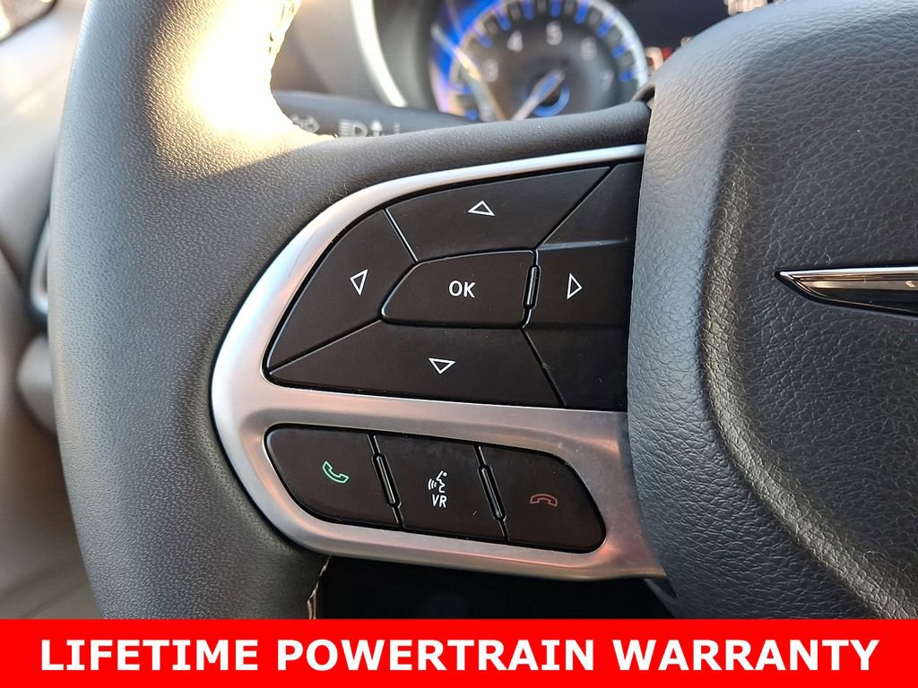 Used 2022 Chrysler Pacifica Touring-L w/ Uconnect Theater Family Group image 23