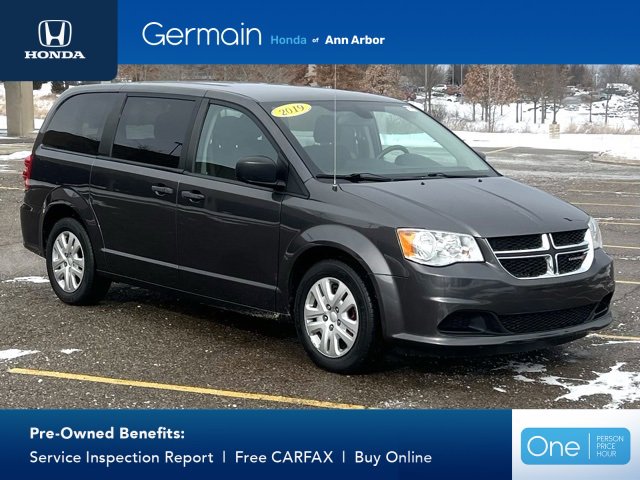 Used 2019 Dodge Grand Caravan SE w/ UConnect Hands-Free Group image 1