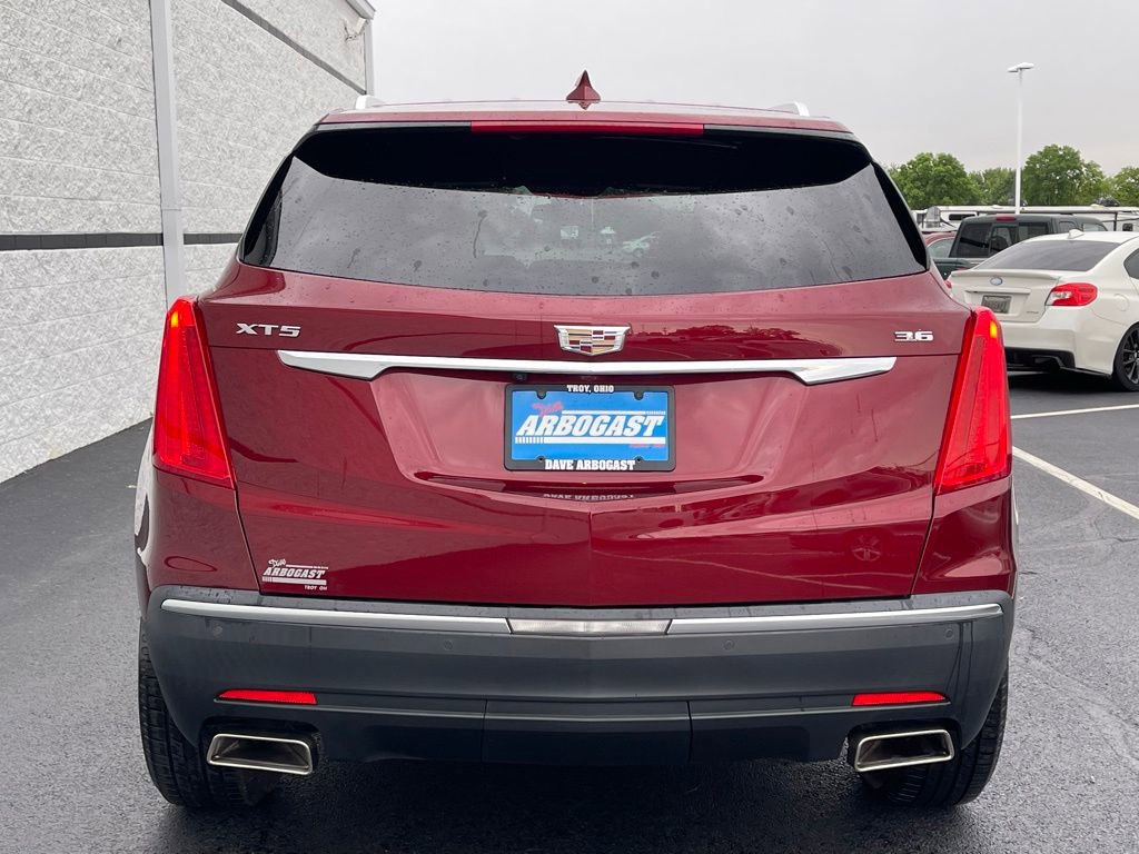Used 2017 Cadillac XT5 Luxury w/ Driver Awareness Package FWD image 8