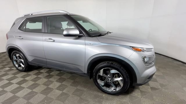 Used 2023 Hyundai Venue SEL FWD image 2