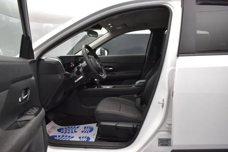 Used 2025 Nissan Kicks SV AWD/4WD image 14