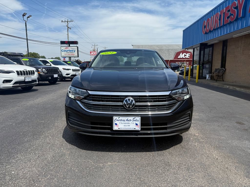 Used 2024 Volkswagen Jetta SE FWD image 5