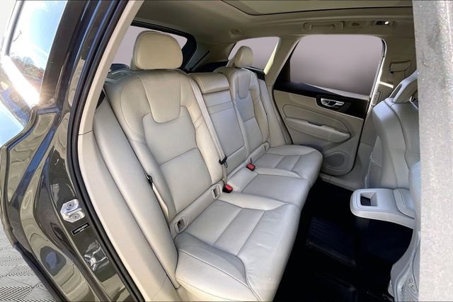 Used 2018 Volvo XC60 T5 Momentum w/ Convenience Package image 17