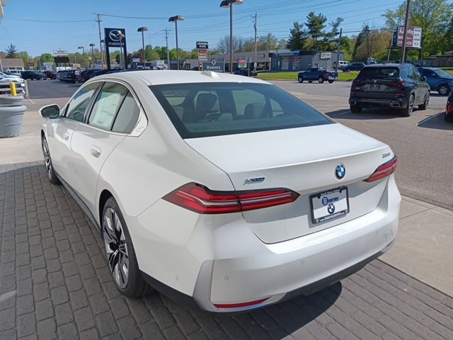 New 2025 BMW 530i xDrive w/ Premium Package AWD/4WD image 7