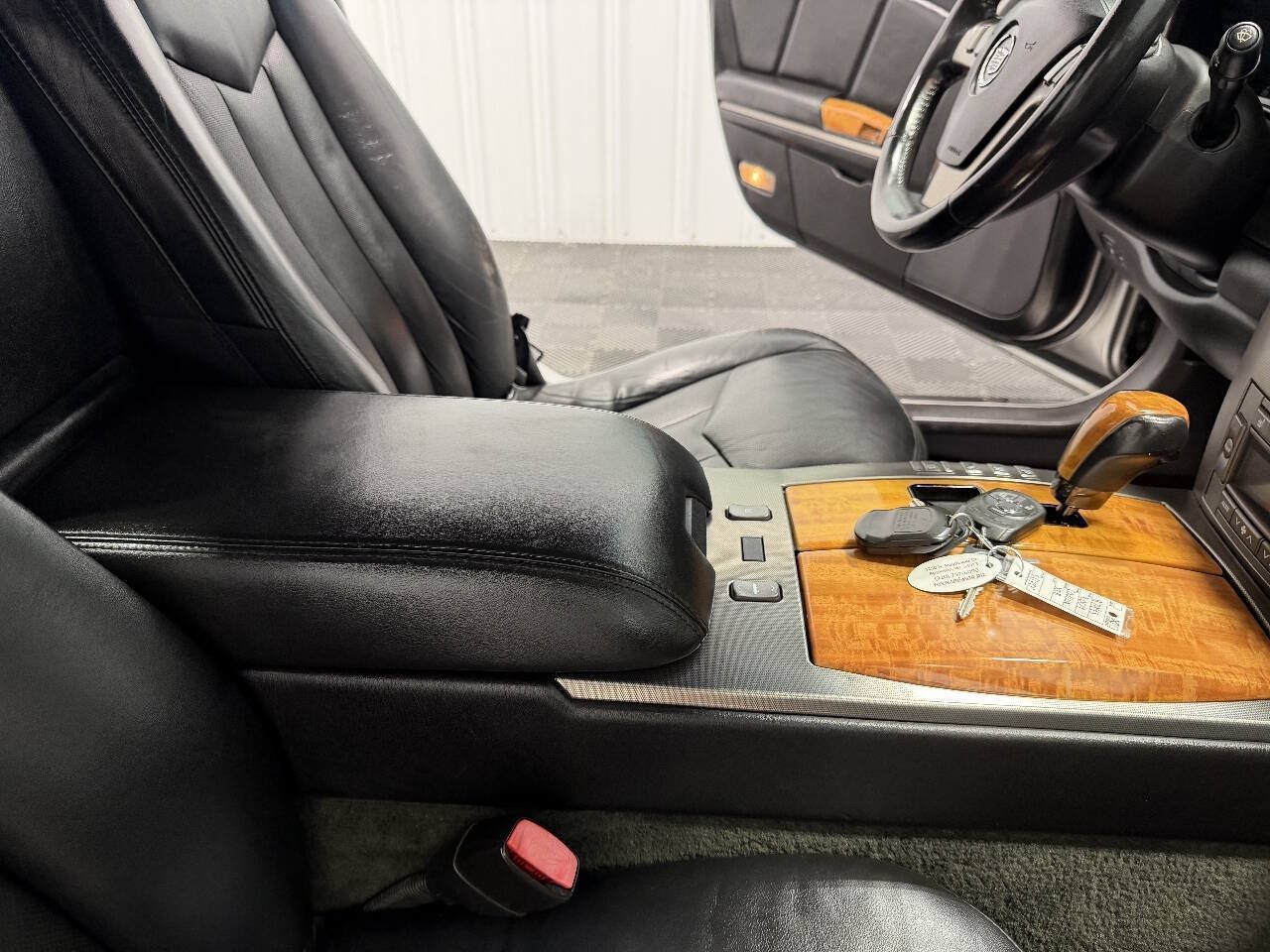 Used 2004 Cadillac XLR RWD image 17
