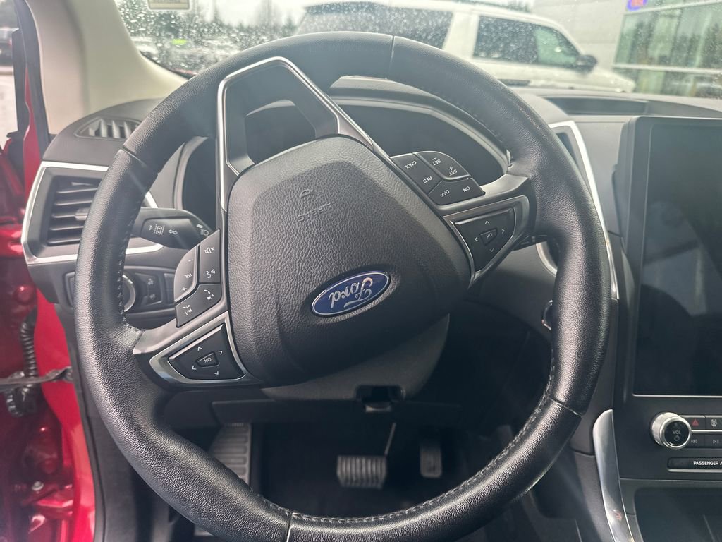 Used 2022 Ford Edge Titanium image 14