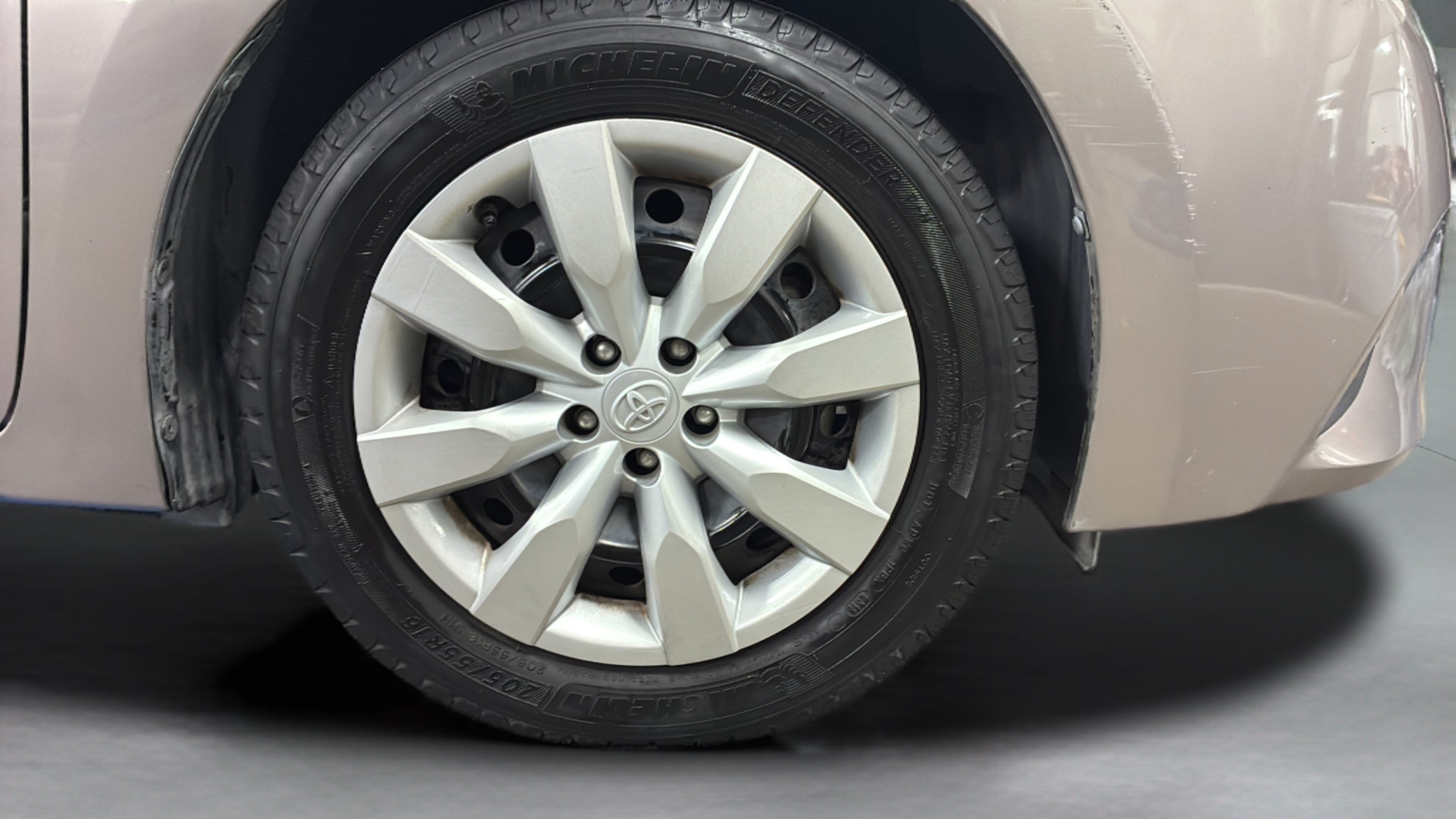 Used 2014 Toyota Corolla LE FWD image 13