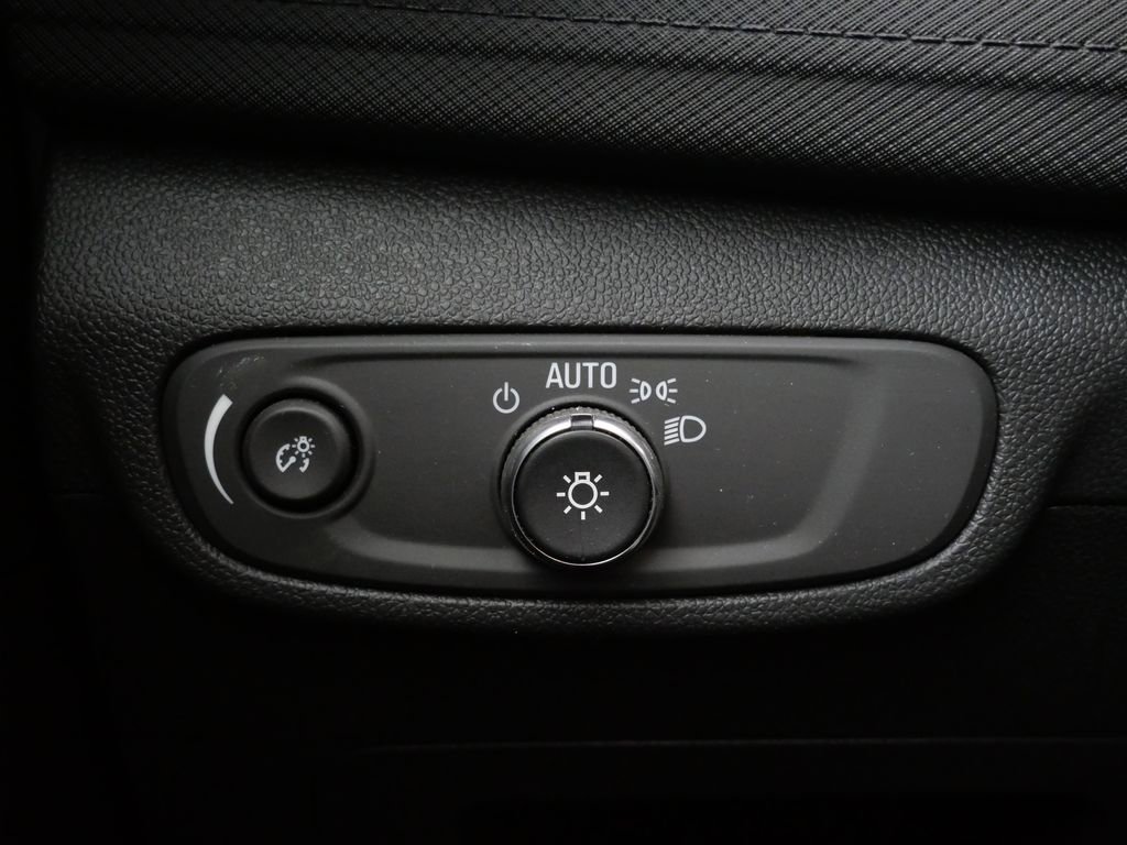 Used 2025 Chevrolet TrailBlazer LT AWD/4WD image 15