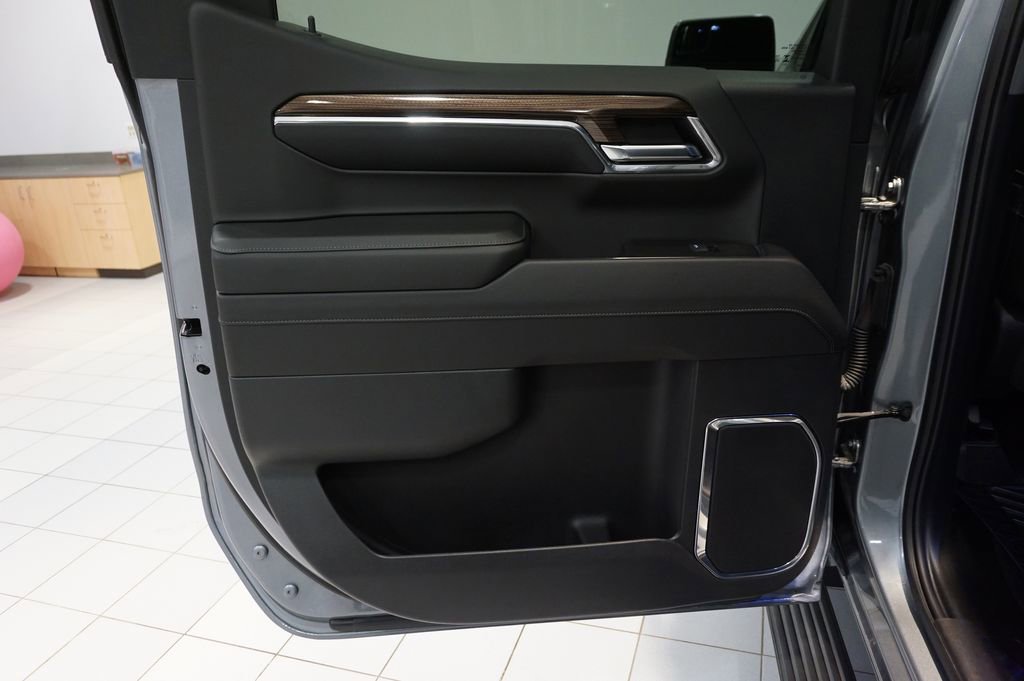 Used 2024 Chevrolet Silverado 1500 LT image 24