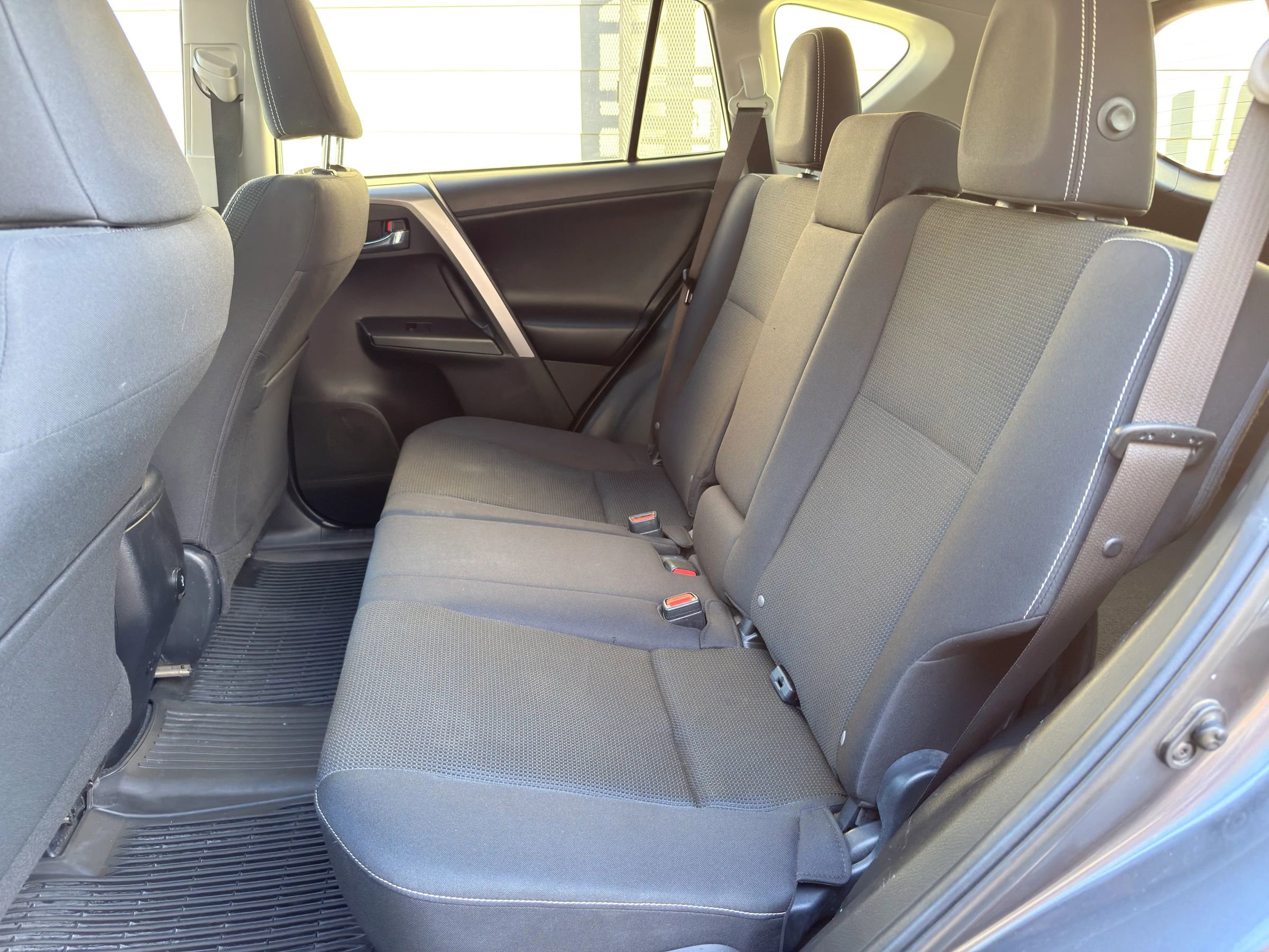 Used 2018 Toyota RAV4 XLE image 17