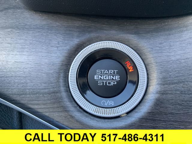 Used 2023 Jeep Grand Cherokee Limited image 17