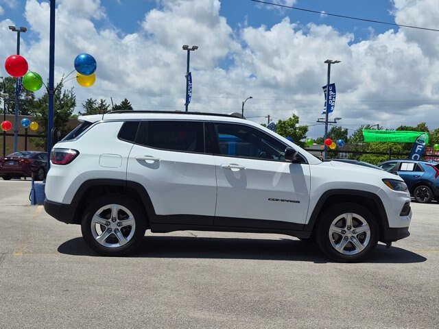 Used 2024 Jeep Compass Latitude AWD/4WD image 3