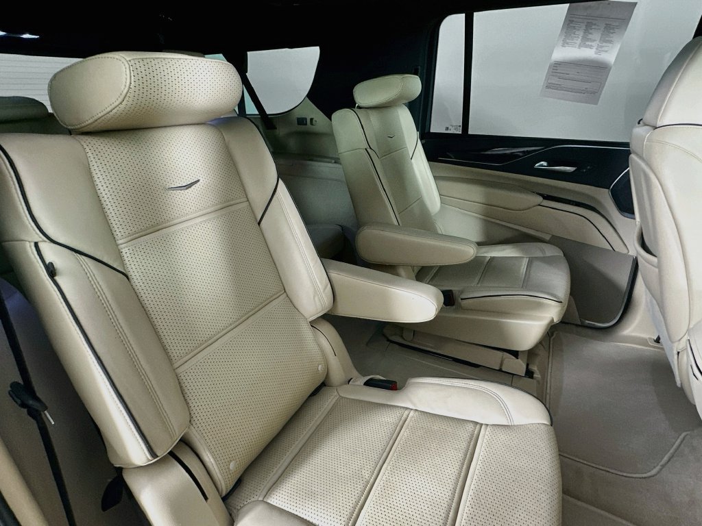 Used 2023 Cadillac Escalade ESV Premium Luxury AWD/4WD image 37