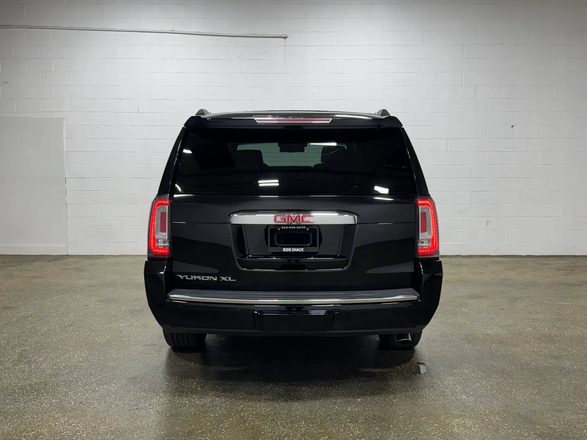 Used 2018 GMC Yukon XL Denali w/ Denali Ultimate Package AWD/4WD image 4