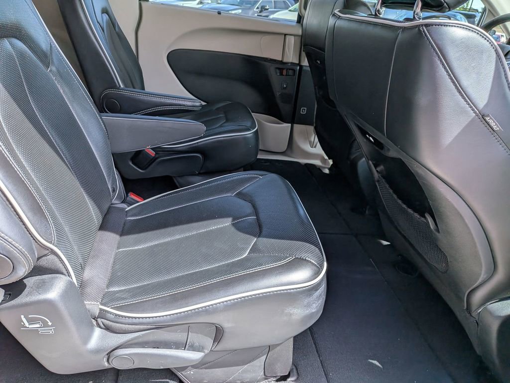 Used 2024 Chrysler Pacifica Limited image 27