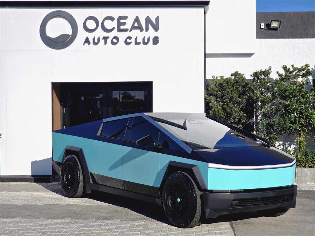 Used 2024 Tesla Cybertruck AWD Crew Cab image 2