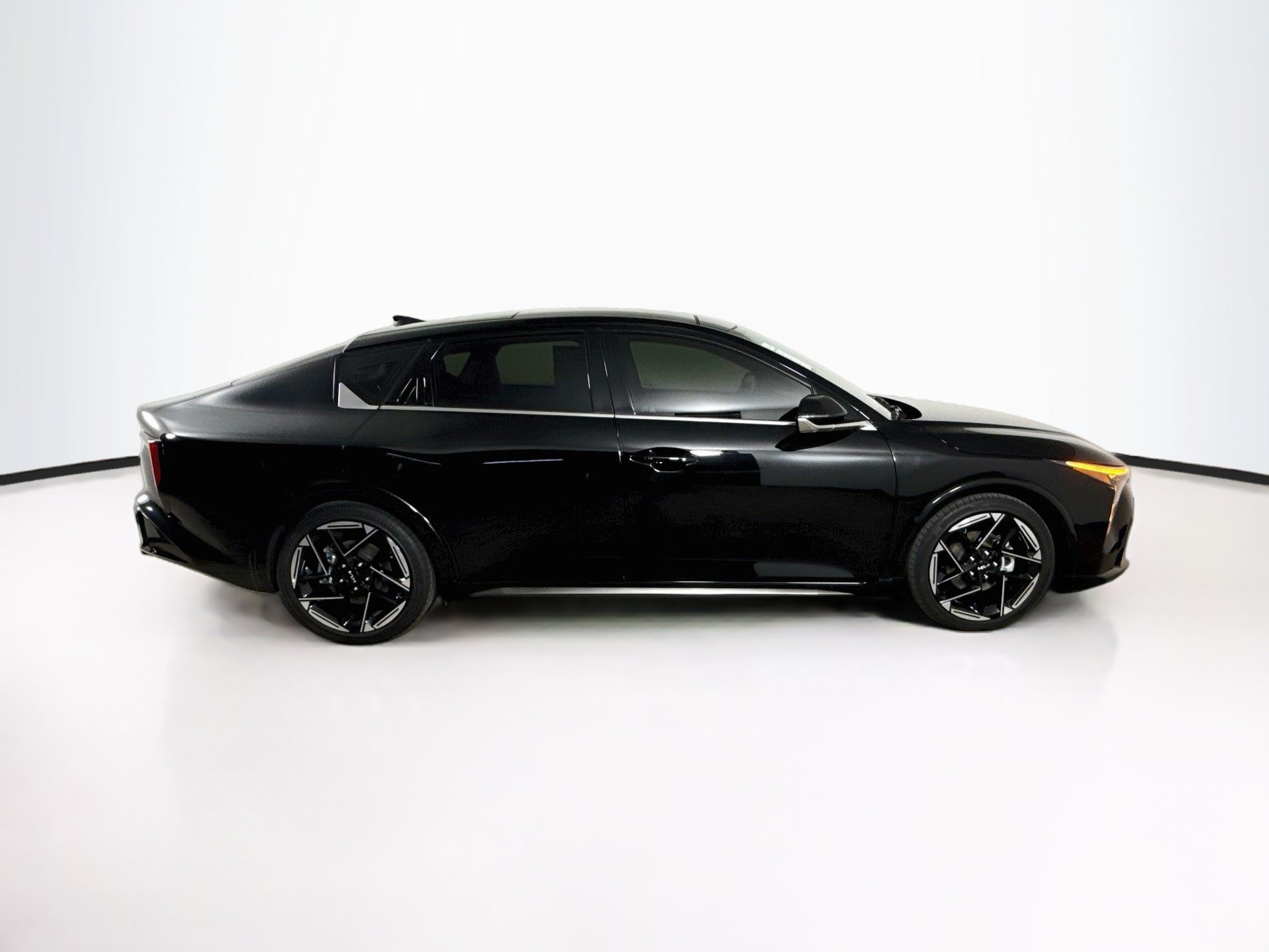 Used 2025 Kia K4 GT-Line w/ GT-Line Premium Package FWD image 2