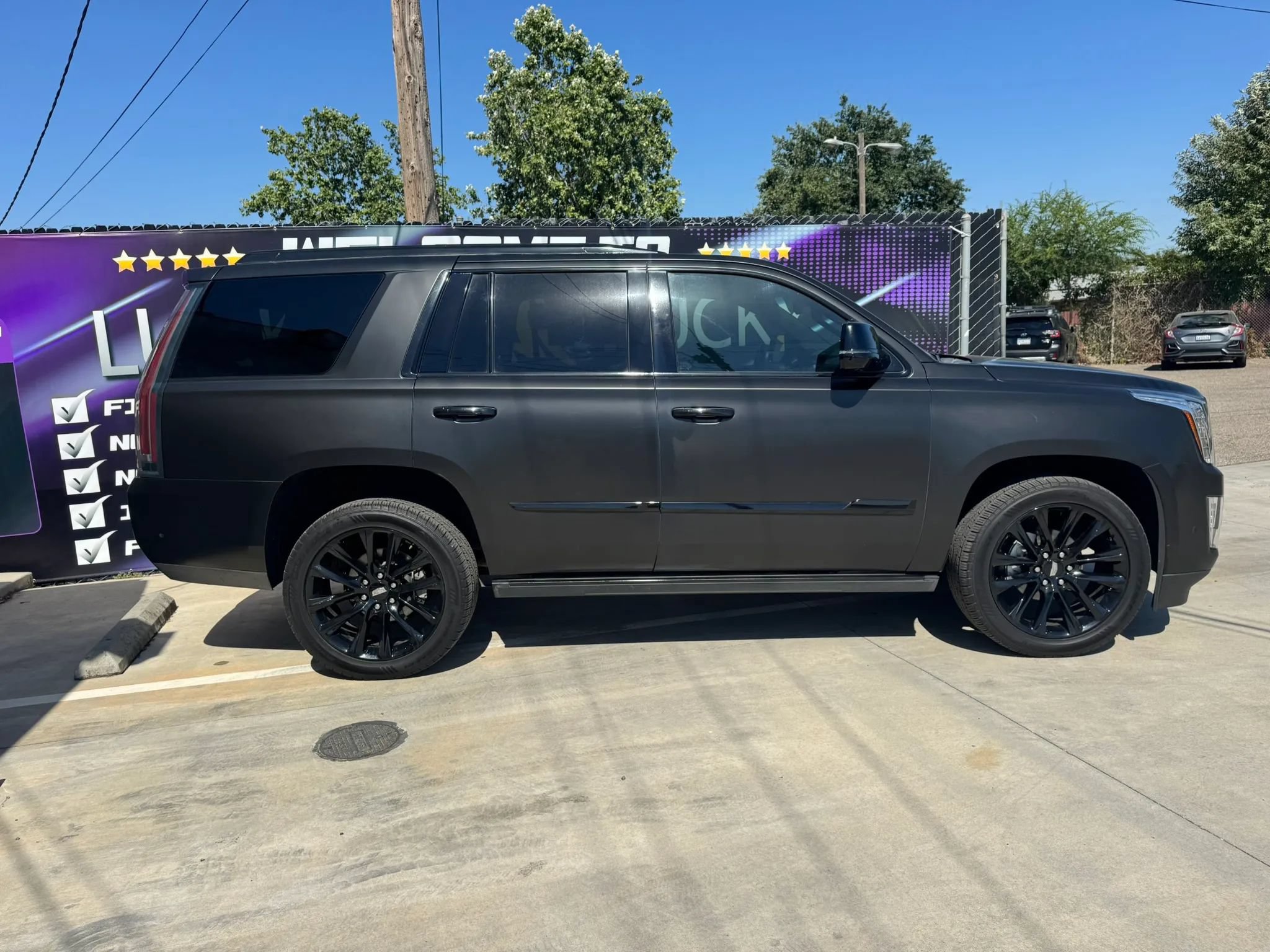 Used 2019 Cadillac Escalade Platinum w/ Escalade Sport Edition AWD/4WD image 2