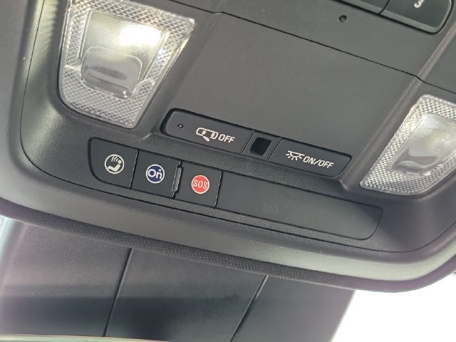 Used 2024 Cadillac XT4 Luxury w/ Cold Weather Package FWD image 27