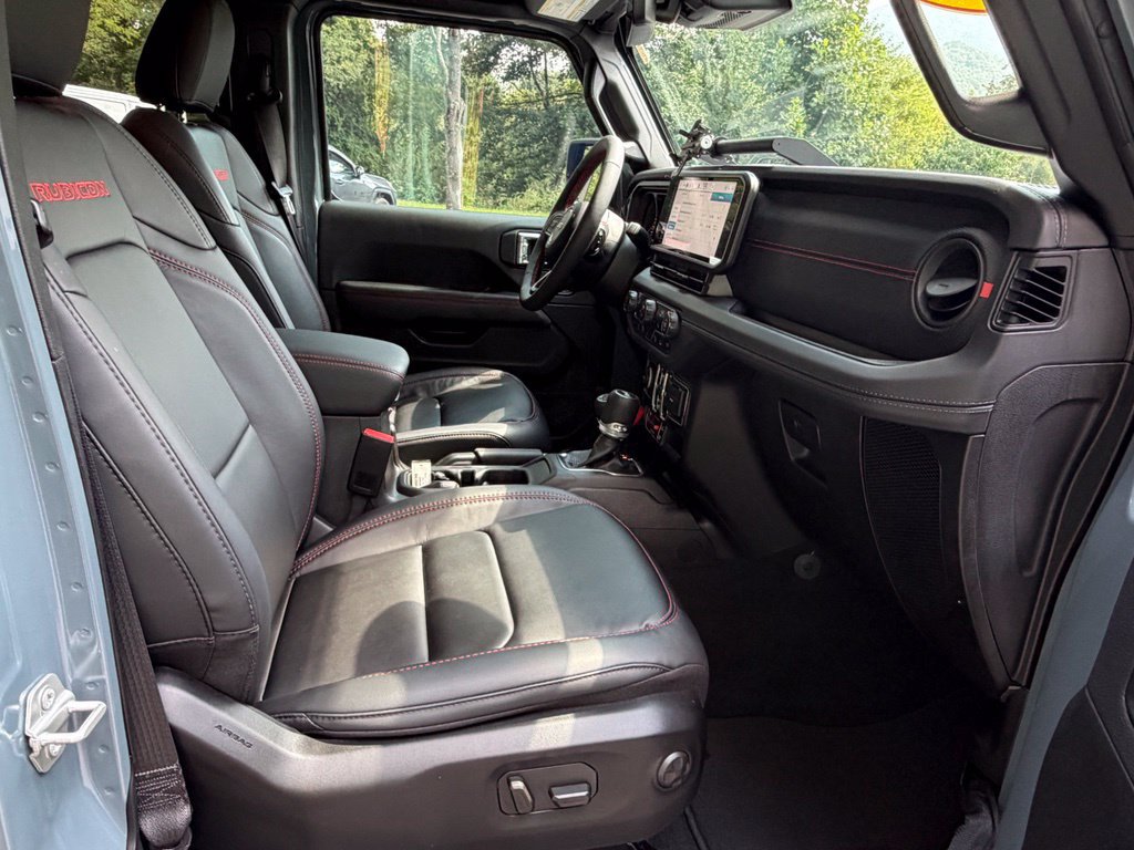 Used 2024 Jeep Wrangler Unlimited Rubicon AWD/4WD image 28