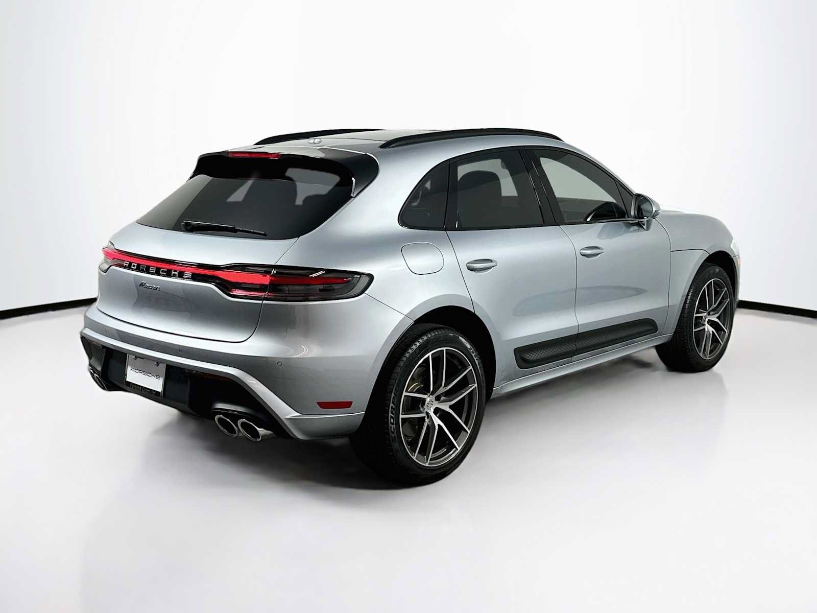 Certified 2026 Porsche Macan AWD/4WD image 9