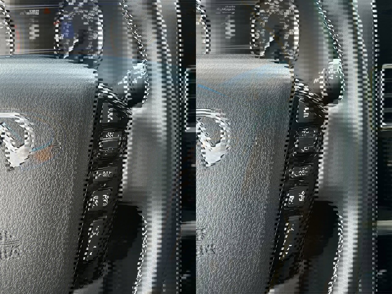 Used 2023 INFINITI QX80 Premium Select w/ All-Season Package image 11