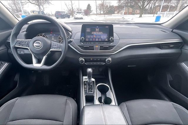 Used 2024 Nissan Altima 2.5 SV image 16