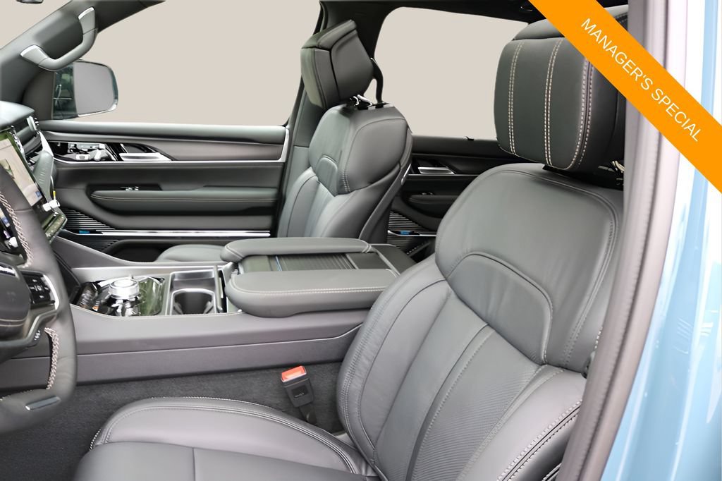 New 2026 Jeep Grand Wagoneer Summit w/ Premium Group III AWD/4WD image 13