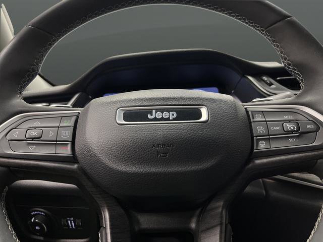 Used 2023 Jeep Grand Cherokee Limited w/ Luxury Tech Group II image 16