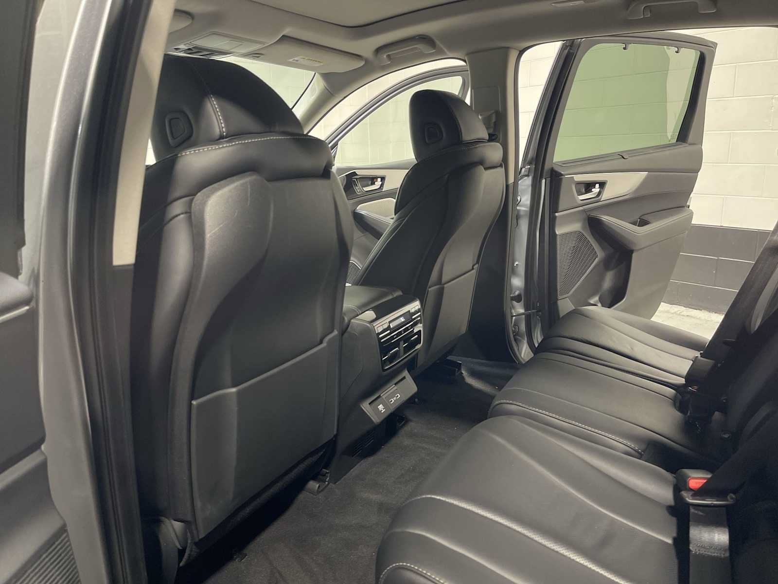 Used 2024 Acura MDX SH-AWD w/ Technology Package image 12