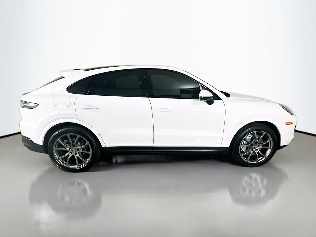 Certified 2023 Porsche Cayenne Platinum Edition image 8