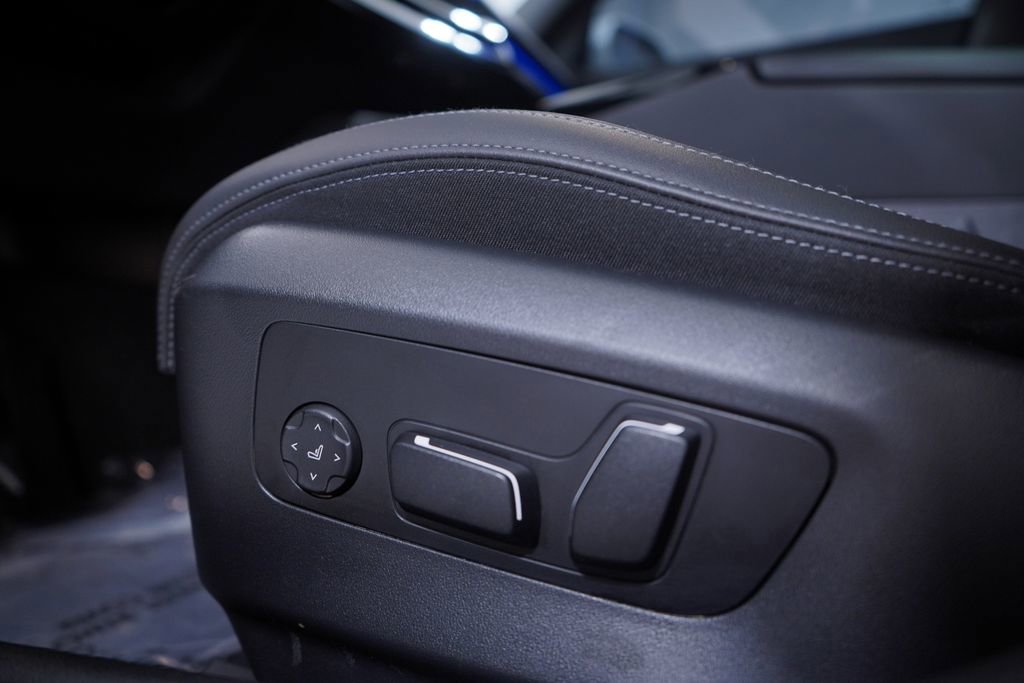 Used 2024 BMW 530i w/ Convenience Package image 17