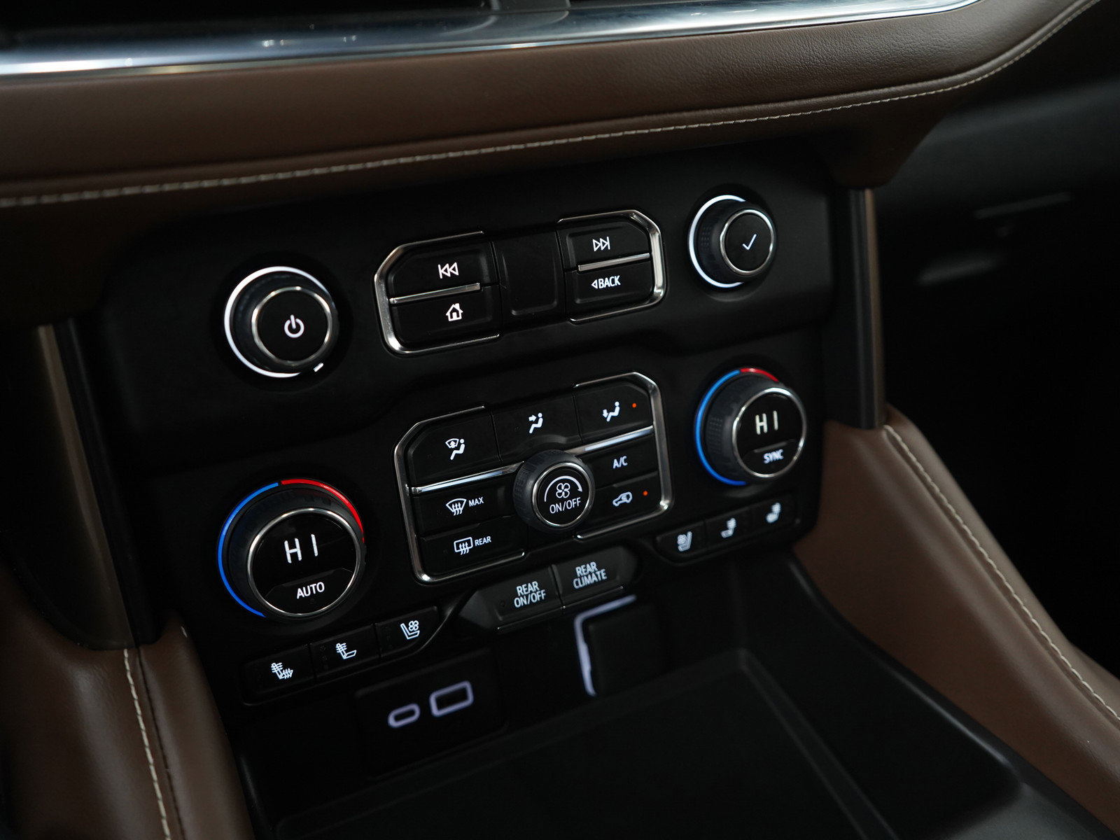 Used 2024 Chevrolet Suburban High Country w/ Premium Package image 28