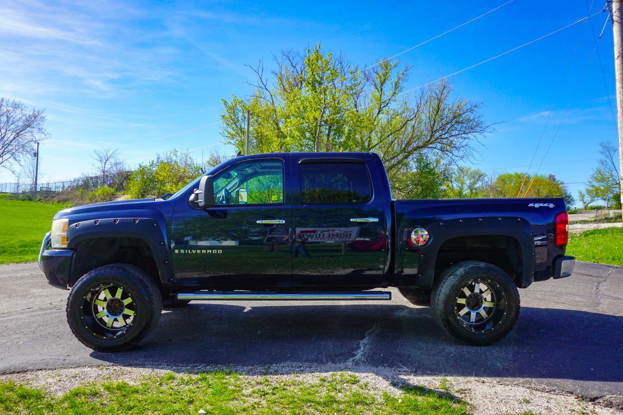 Used 2007 Chevrolet Silverado 1500 LTZ w/ Safety Package AWD/4WD image 7