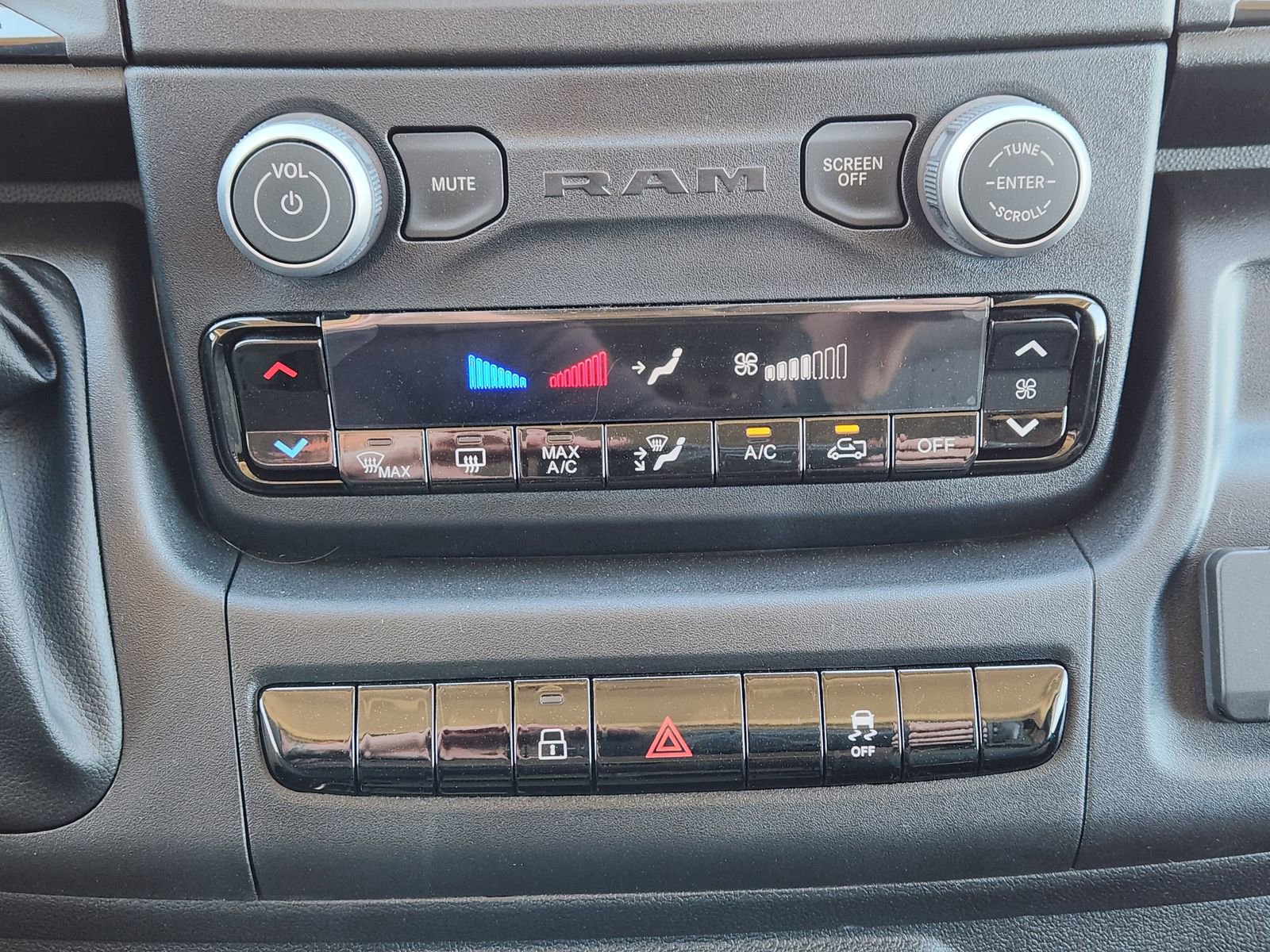 New 2026 RAM ProMaster 2500 w/ Convenience Group image 18