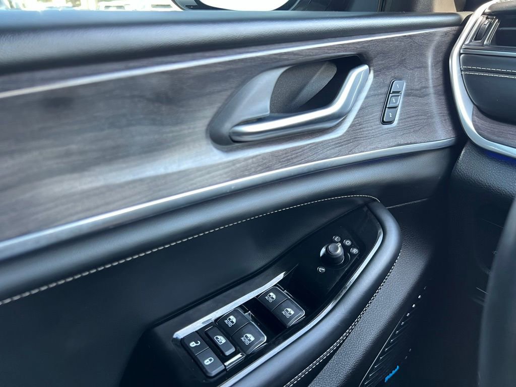 Used 2022 Jeep Grand Cherokee L Overland image 45