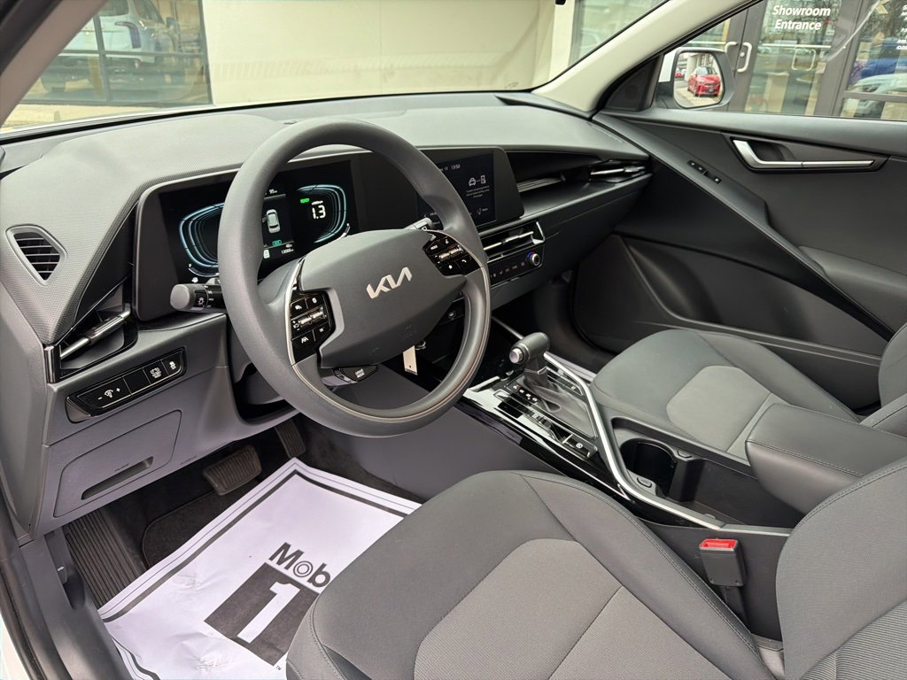 Certified 2025 Kia Niro LX image 31