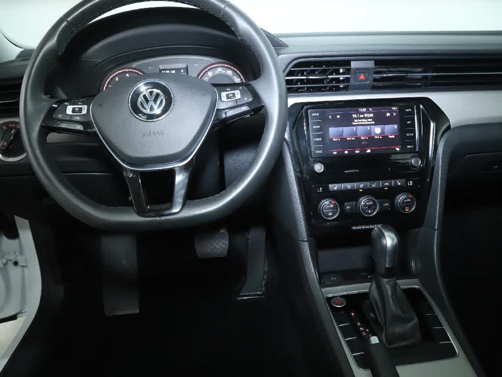 Certified 2022 Volkswagen Passat 2.0T SE FWD image 28
