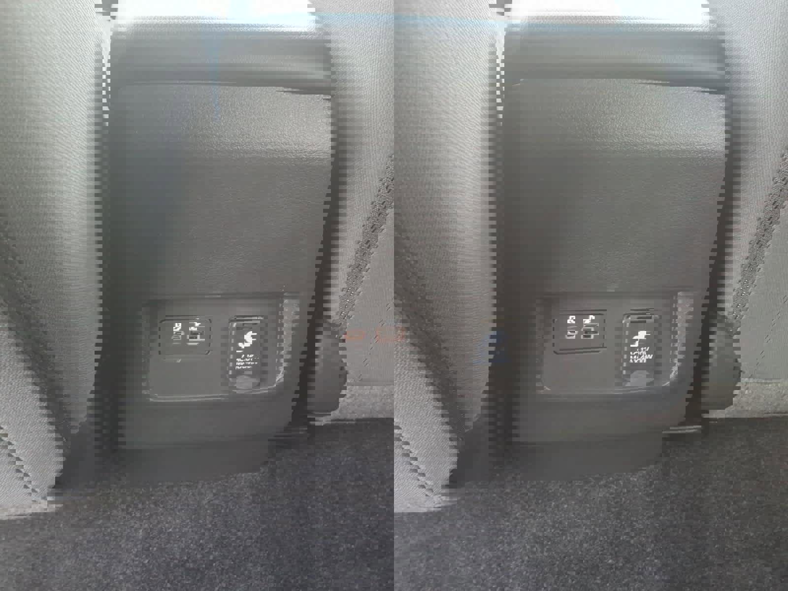 Used 2025 Nissan Frontier SV w/ SV Convenience Package image 18