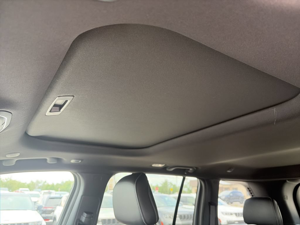 New 2026 Jeep Grand Cherokee Altitude RWD image 28