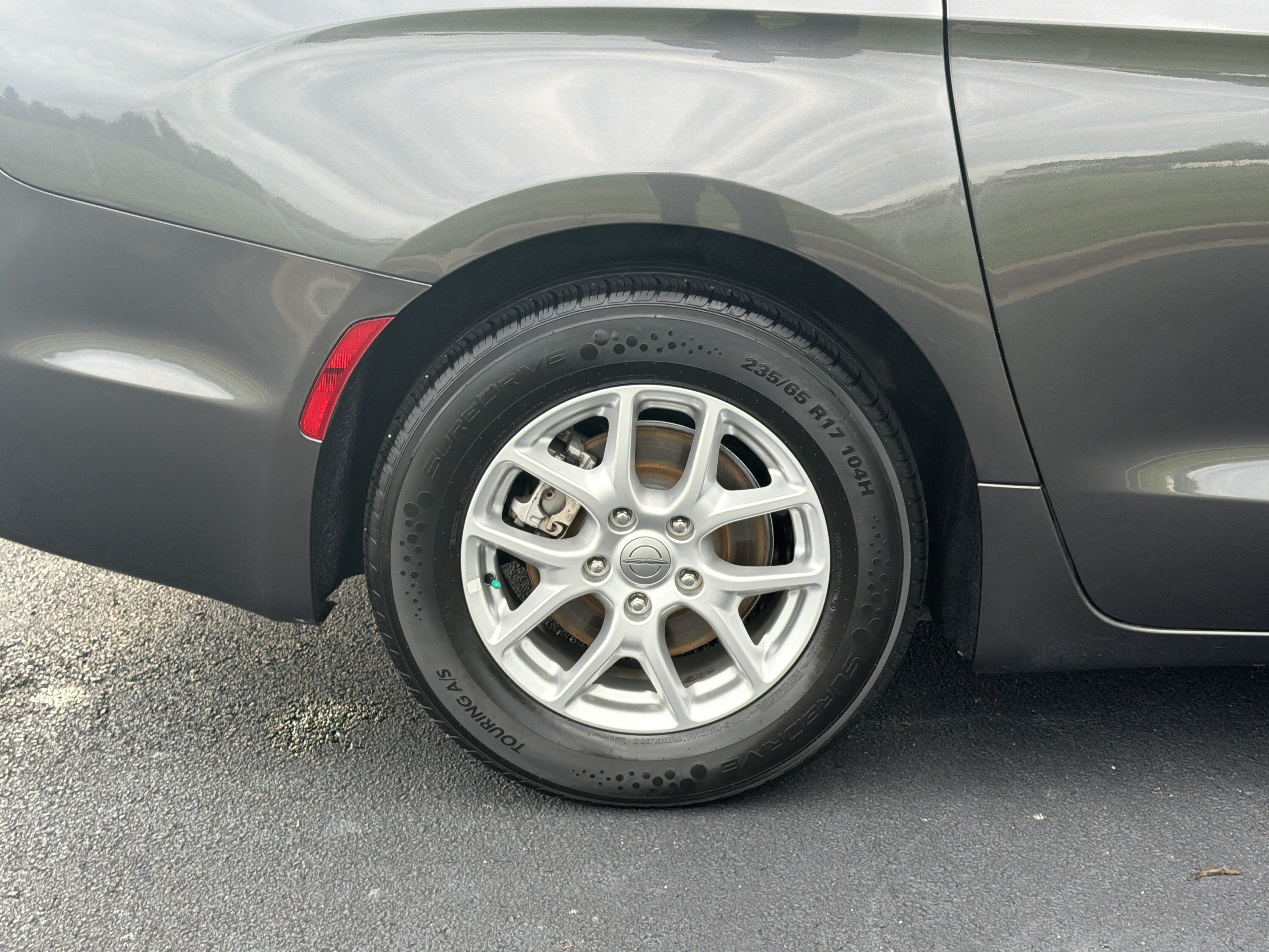 Used 2021 Chrysler Pacifica Touring-L FWD image 34