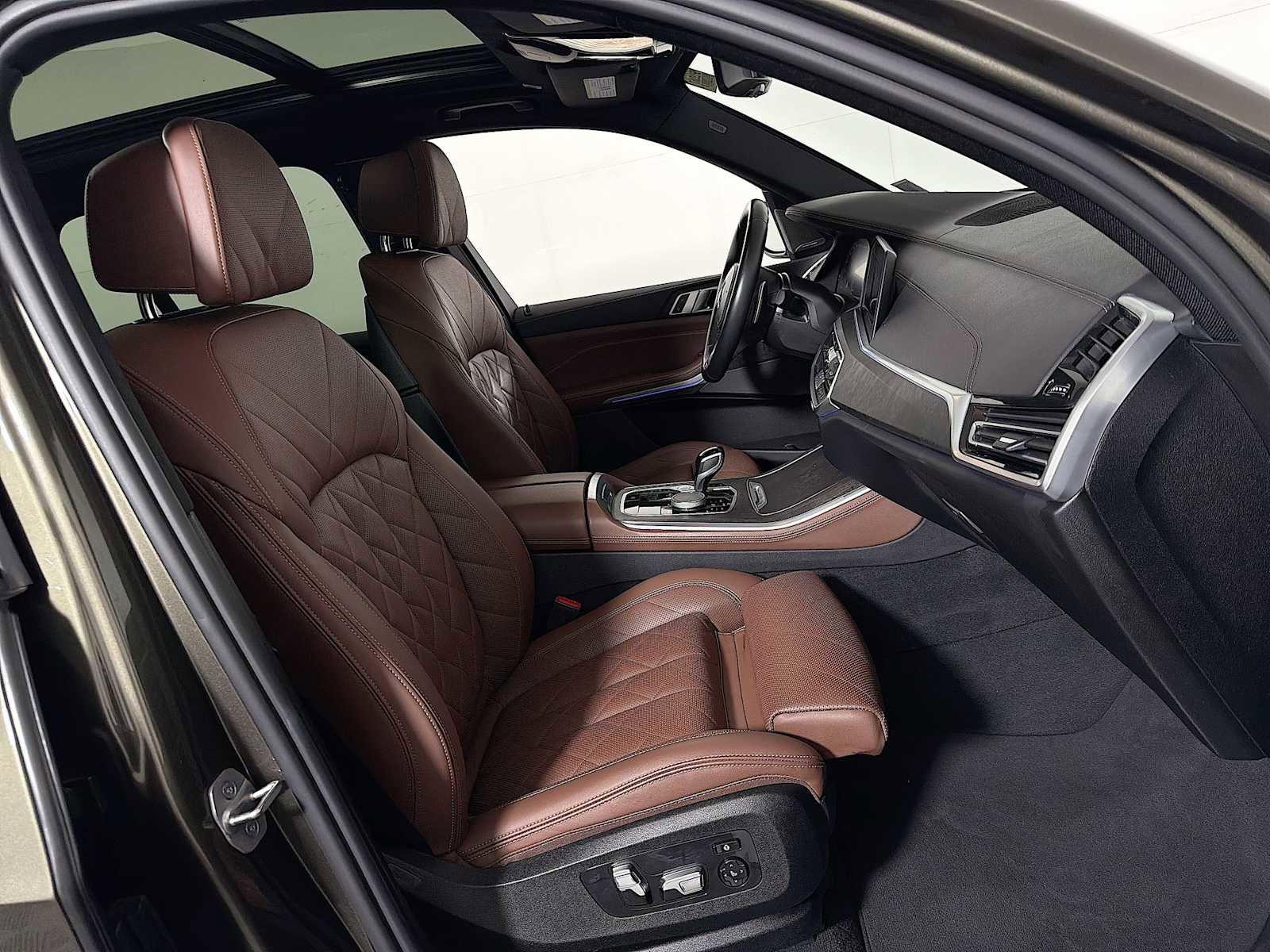 Used 2023 BMW X5 M50i w/ Parking Assistance Package image 25