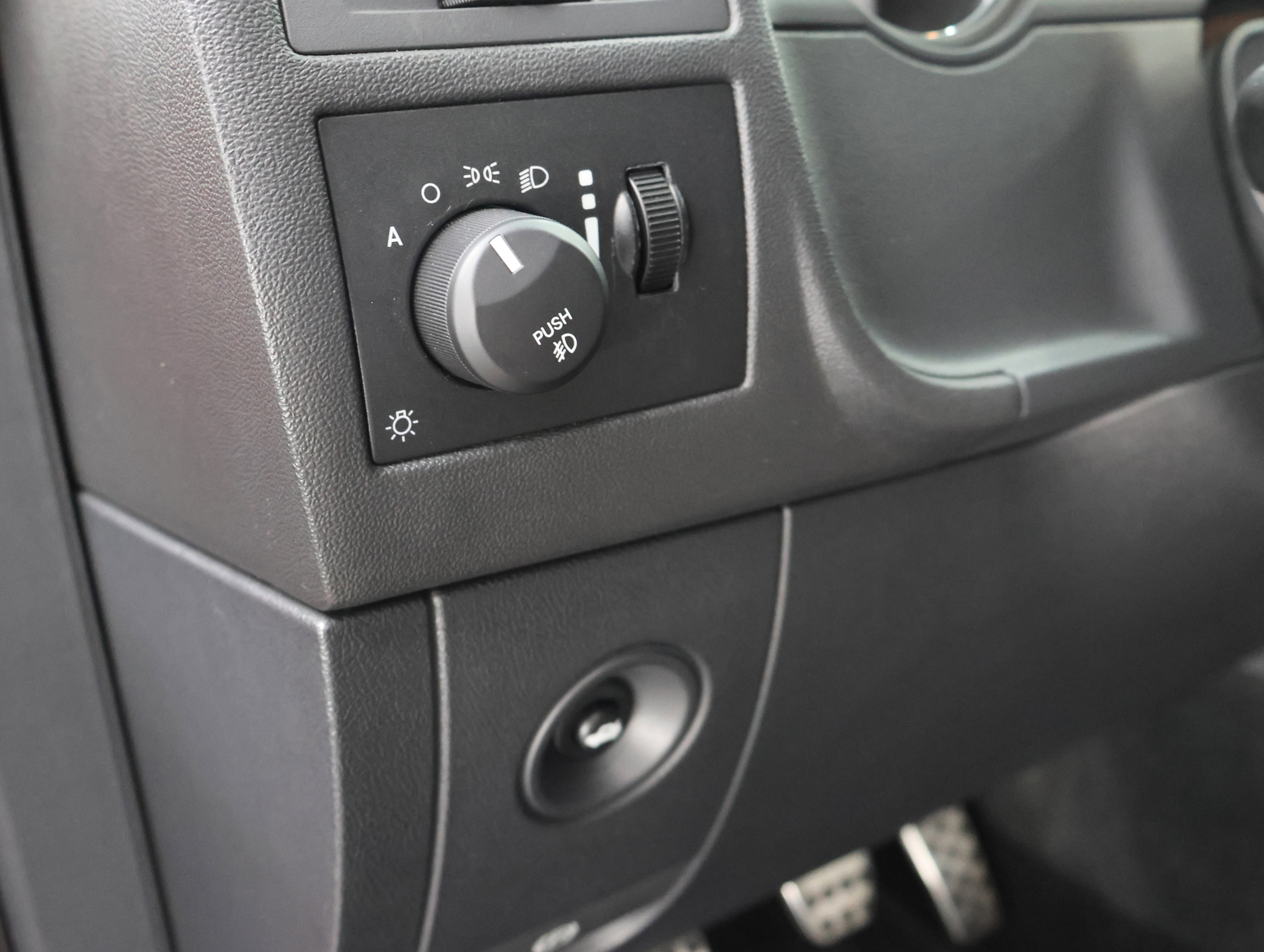 Used 2009 Dodge Challenger R/T image 39