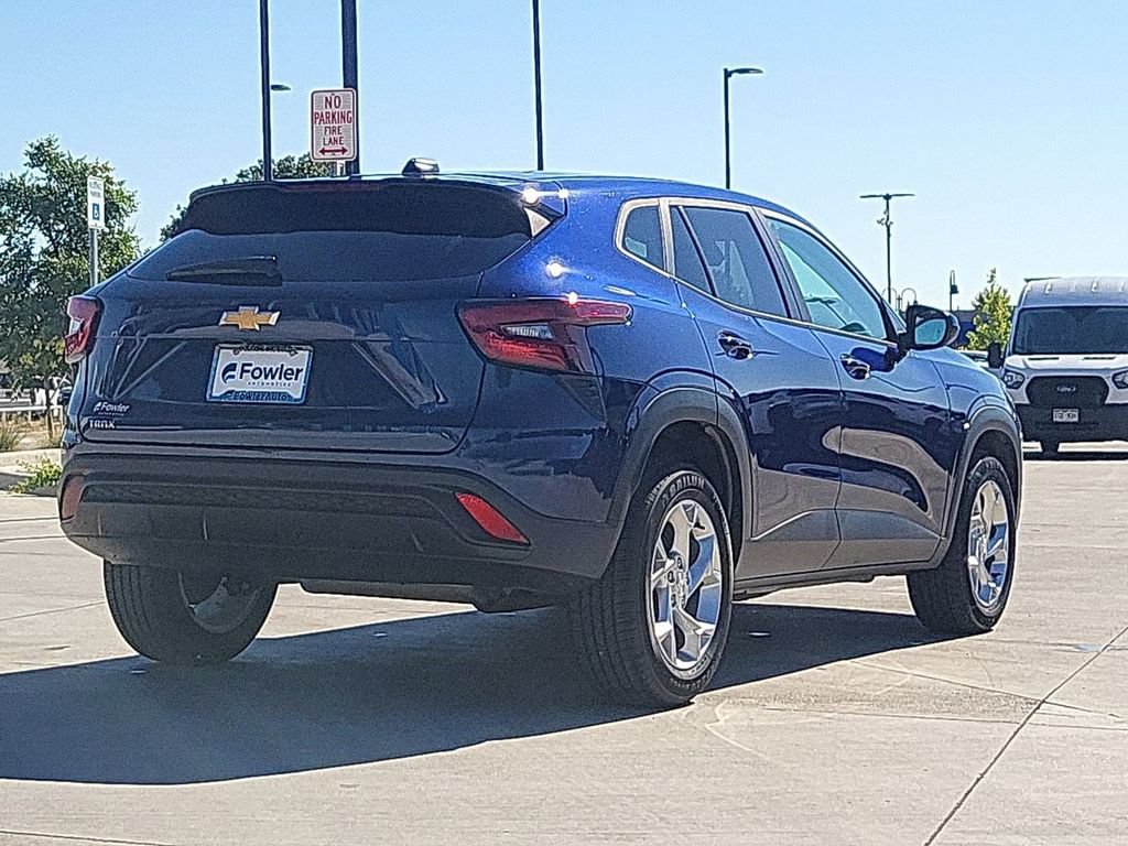 Used 2024 Chevrolet Trax LS w/ LS Convenience Package FWD image 8