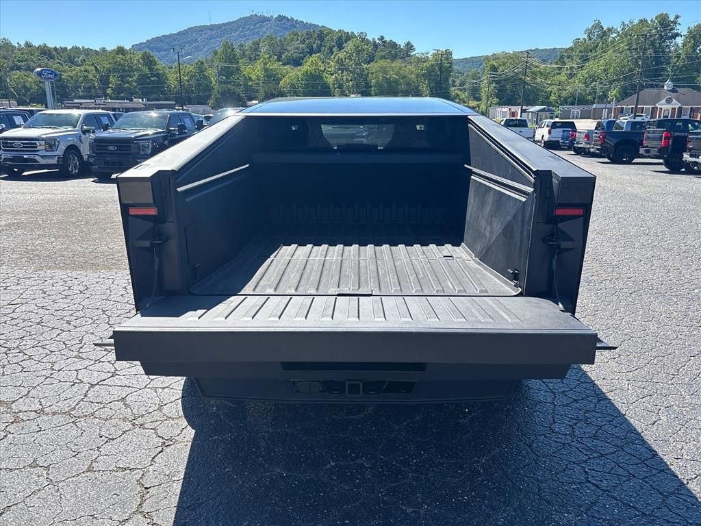 Used 2025 Tesla Cybertruck AWD Crew Cab image 7