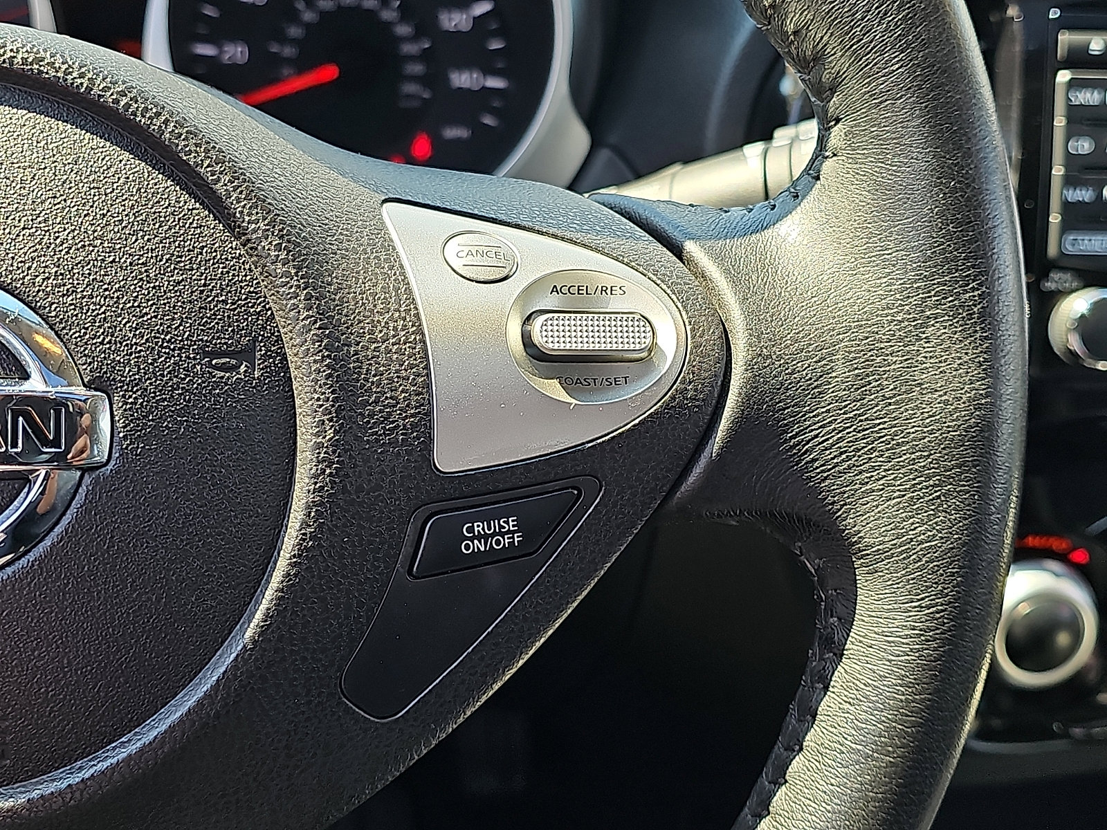 Used 2015 Nissan Juke SL image 23