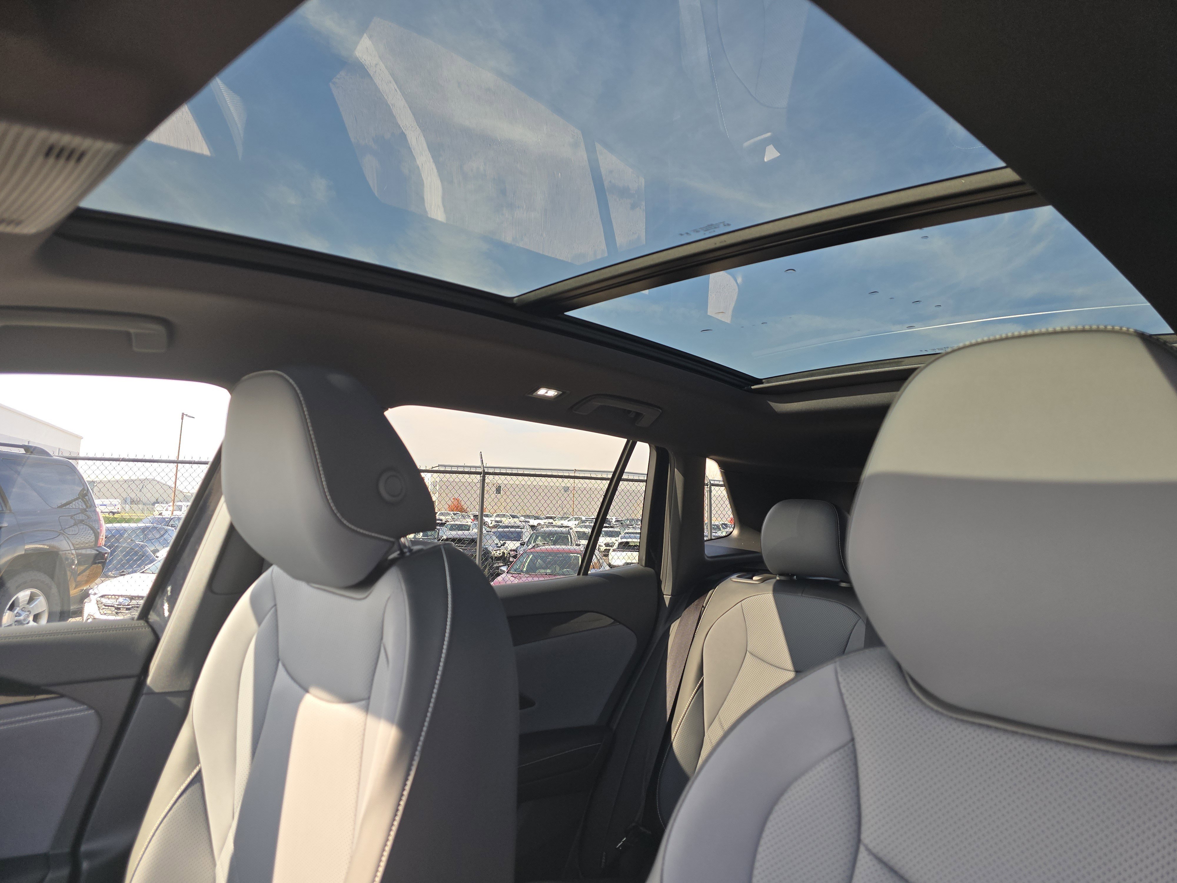 New 2026 Volkswagen Tiguan SE R-Line image 9